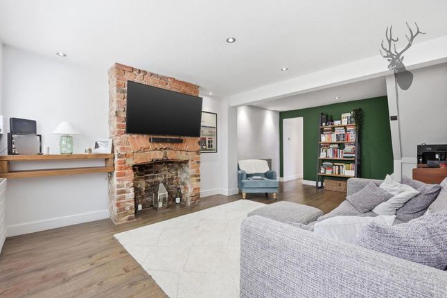 5 Lambourne Square, Romford photo 2
