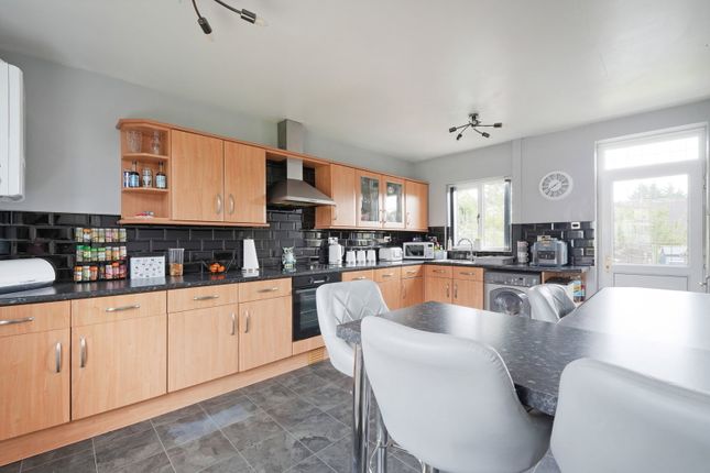 21, Strawberry Avenue, Sheffield photo 3
