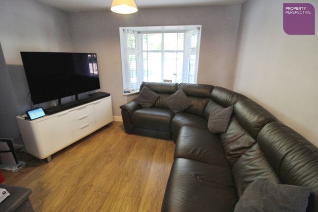 72a, Desborough, Kettering photo 2