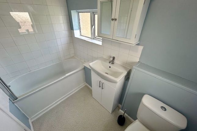 13, Guppy Street, Swindon photo 5