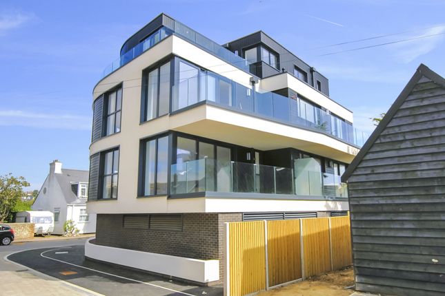 Flat for sale in Range Road, Hythe