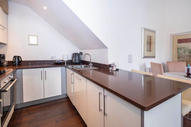 13 Rotary Court, Hampton Court Road, East Molesey photo 3