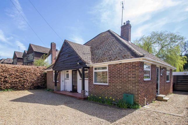 Thumbnail Bungalow to rent in Church Way, Hurst Green, Oxted