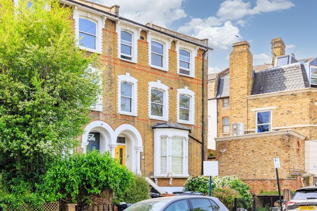 Flat to rent in Amhurst Road, London