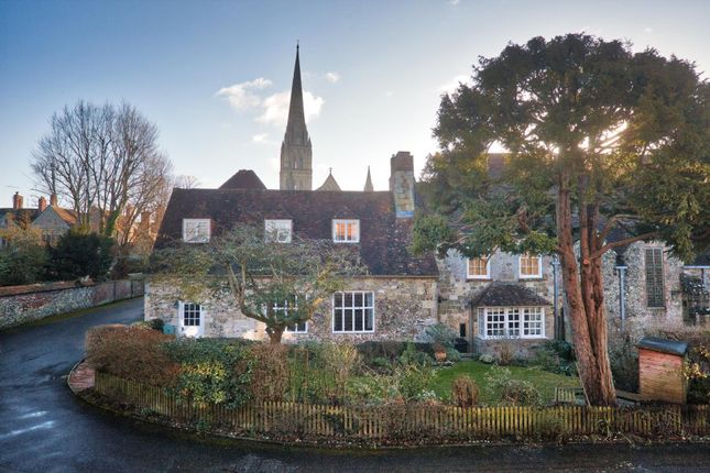 2-bed flat on 103, The Close, Salisbury, £835,000