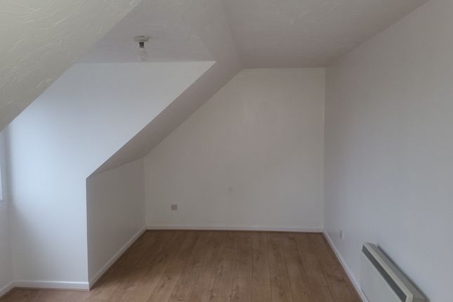 Flat to rent in Philimore Close, London