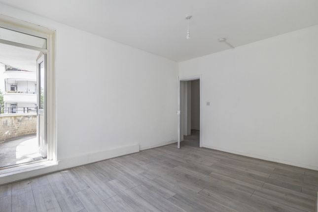 Flat 8, Kimber House, Barnfield Road, London photo 4