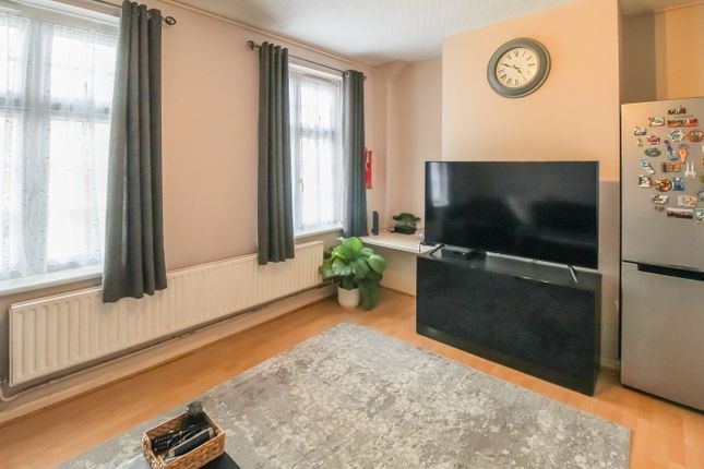 Flat for sale in Orange Hill Road, Edgware