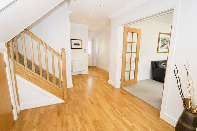 21, Walnut Grove, Banstead photo 4