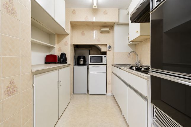 26, Colin Drive, London photo 4