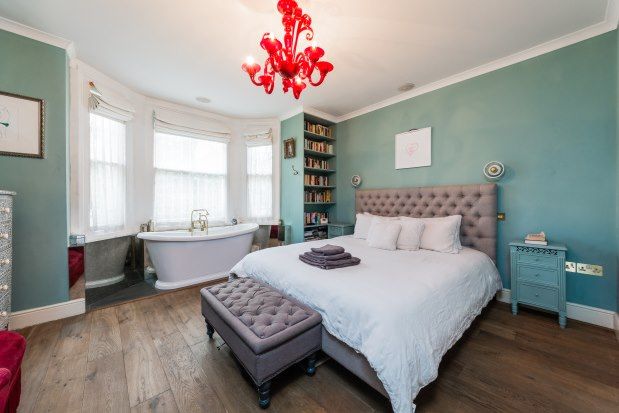 Flat to rent in St. Charles Square, Ladbroke Grove