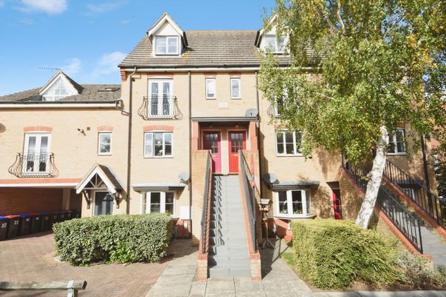 2-bed flat on Ridings Avenue, Braintree, £180,000