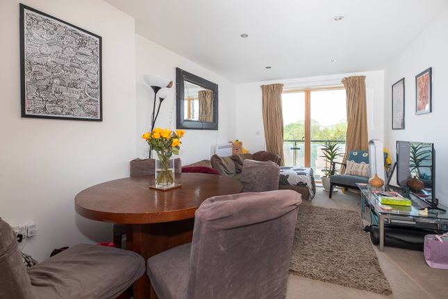 Flat 45, Reed House, 21 Durnsford Road, London photo 4