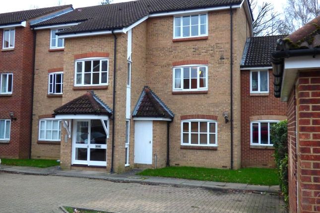 Thumbnail Flat to rent in Horndean Road, Bracknell, Berkshire
