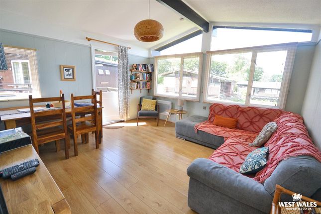 Caban Seren, Chalet 33, Penlan Holiday Park, Newcastle Emlyn photo 2