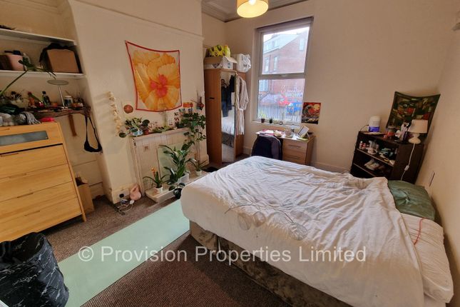 Brudenell Road, Hyde Park photo 3