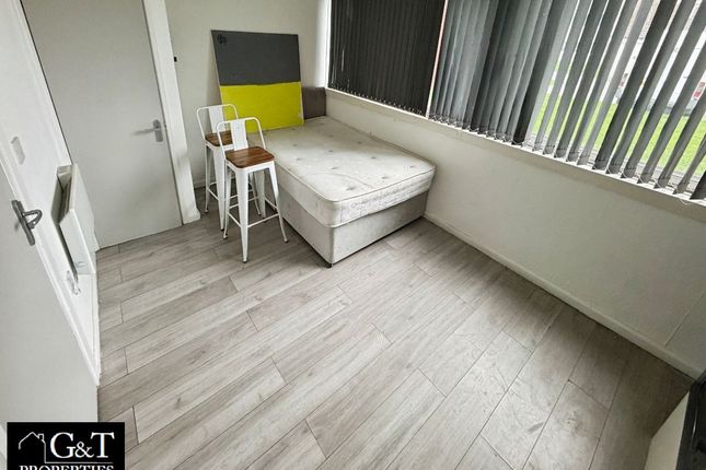 Room 2, 159 Greenlawns, Tipton photo 2