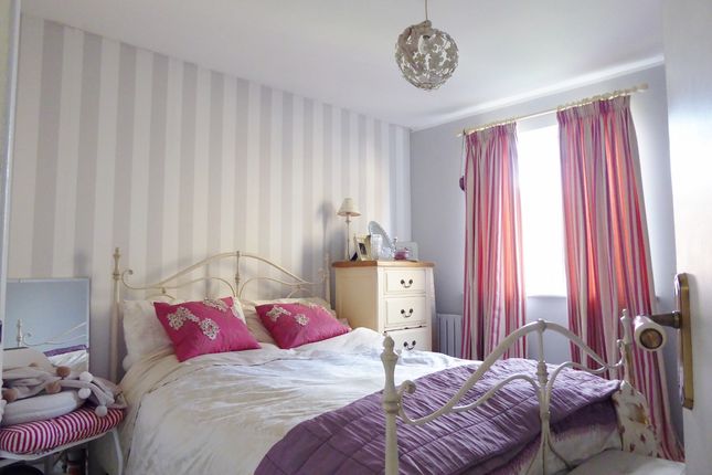 Flat for sale in Courtlands Close, Watford