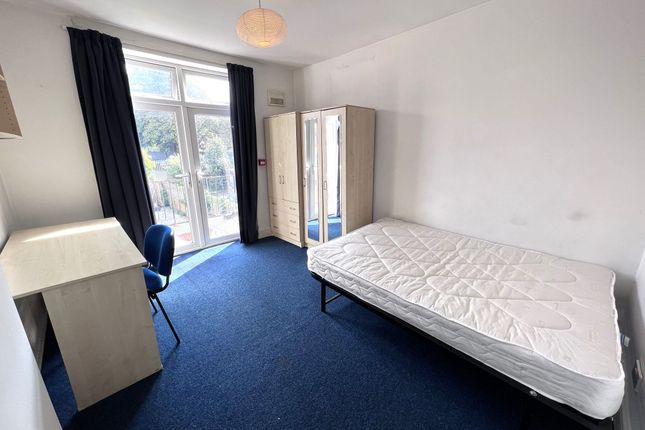 7 Gwydr Crescent, Swansea photo 4