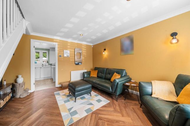 15, Mays Close, Weybridge photo 4