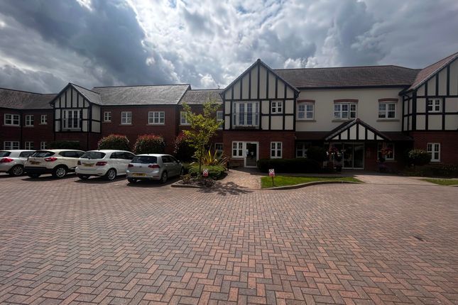Flat to rent in Four Ashes Road, Solihull