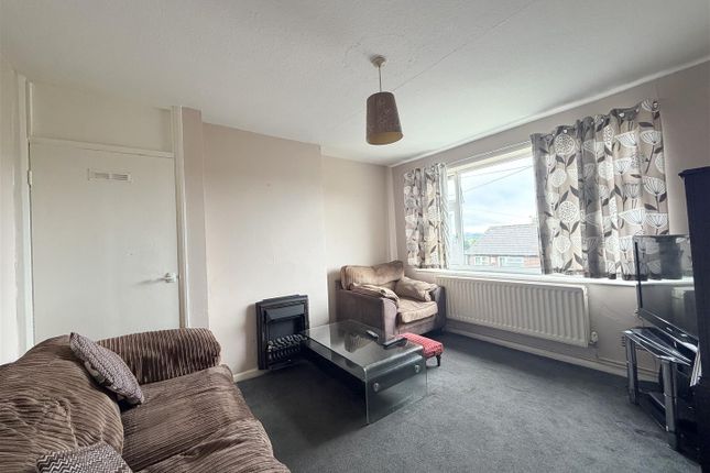 9, Gorse Avenue, Mossley photo 2