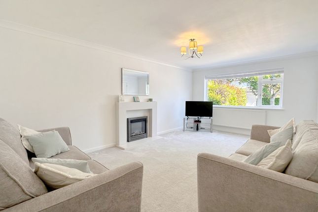 14 Lindisfarne Drive, Stockport photo 3
