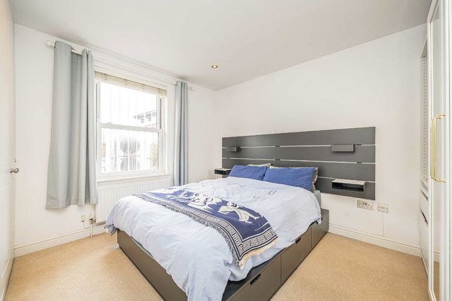 Flat 2, 37-38, Haven Green, London photo 4