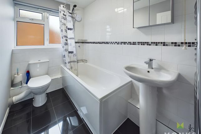 63, Castlefields, Oswestry photo 4