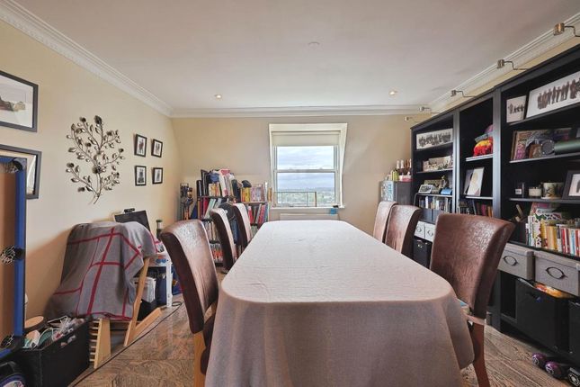 Flat 1006, Boydell Court, St. Johns Wood Park, London photo 3
