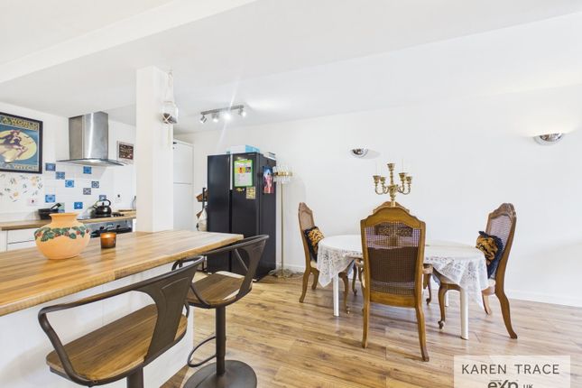 The Old Market House,Apartment 1, Fore Street, Par photo 4