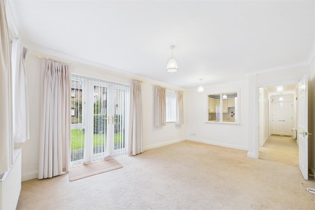 17, Tudor Close, Chichester photo 2