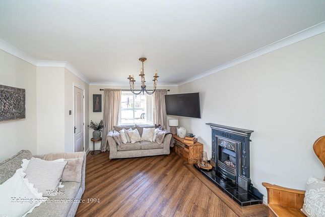 14, Holmbridge Grove, Walsall photo 2