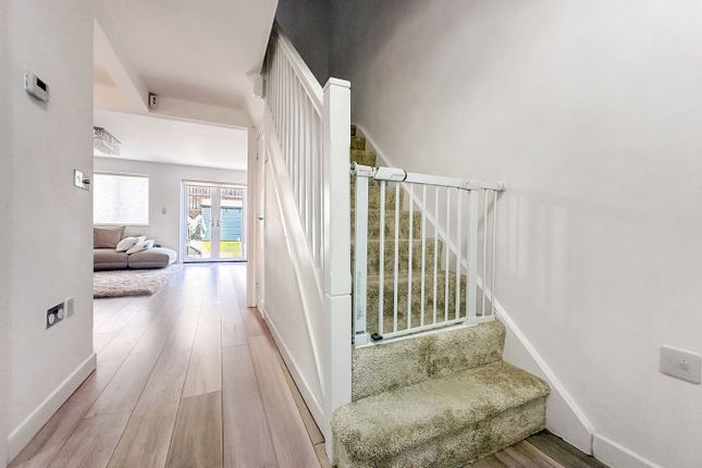 24, Arbus Crescent, Harrow photo 3