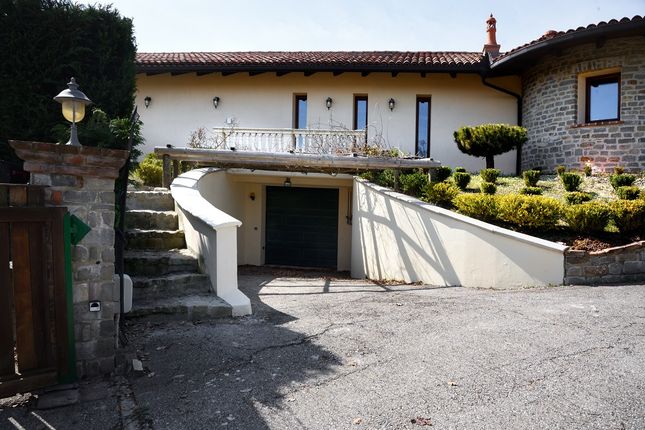 Villa for sale in Arguello, Alba, Cuneo, Piedmont, Italy
