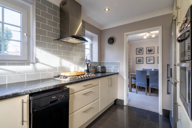 28 Mungo Park Road, Gravesend, Kent photo 4