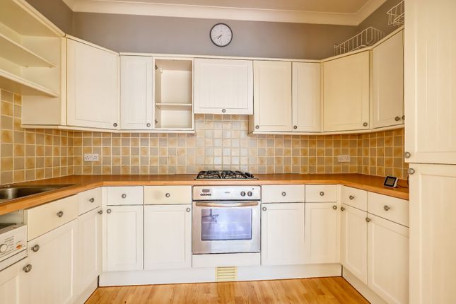 Flat 2, 32, Booker Lane, Buckinghamshire photo 3