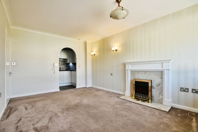 Flat 39,, Mere Court, Knutsford photo 4