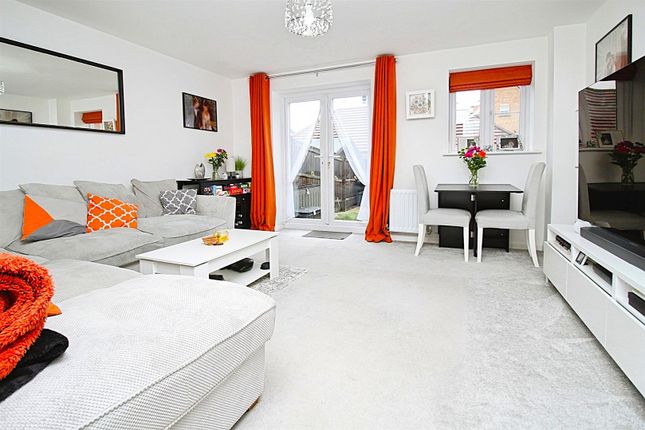 11, Woodpecker Drive, Hemel Hempstead photo 2