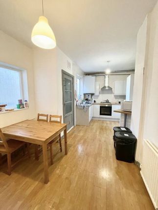 Shared accommodation to rent in Hallswelle Road, London