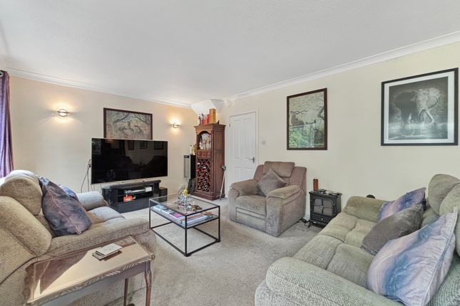 3, Docwras Close, Royston photo 4