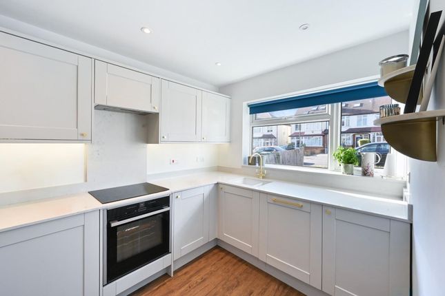 19a Sparrow Farm Road, Epsom photo 4