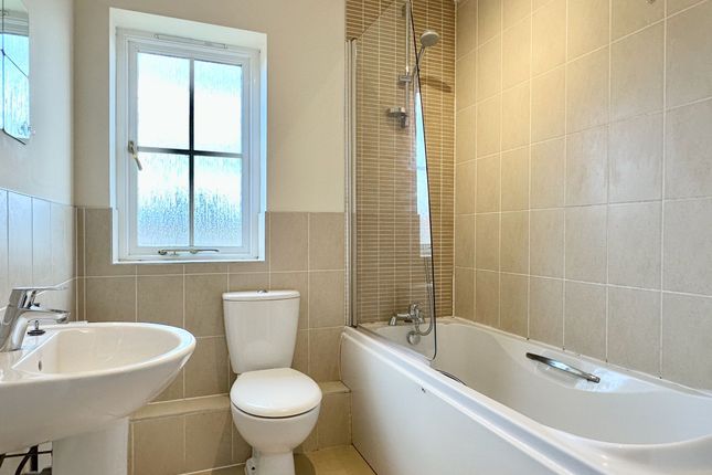 46 Meadow Bank, Neath photo 4