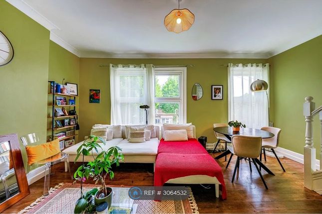 Borthwick Road Flat, London photo 2