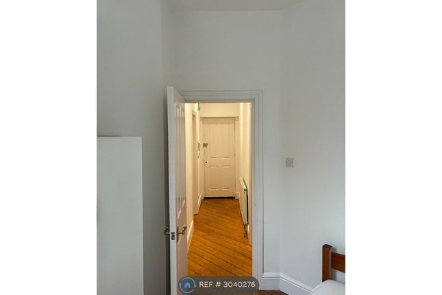 Flat, Blythe Road, Hammersmith photo 5