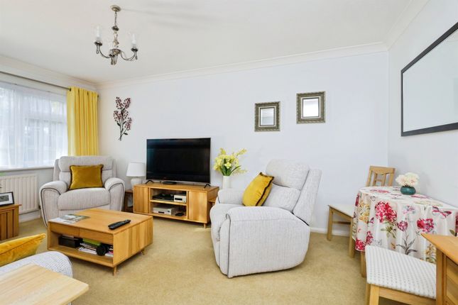 25, Broad Oak Coppice, Bexhill-On-Sea photo 2