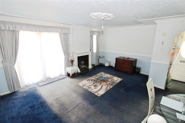 2, Oaktree Drive, Hull photo 3