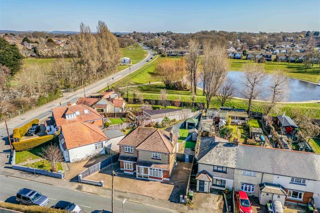 26, Queens Grove, Waterlooville photo 2