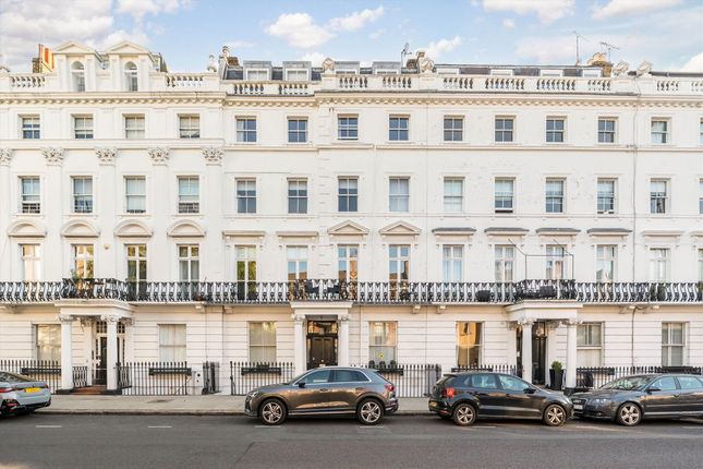 Studio flat on Flat 2, 29, Oakley Street, London, £2,150/mo