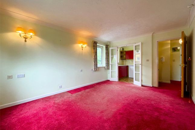 24, Badgers Court, Epsom photo 2